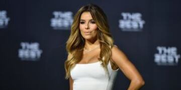 Co-host and US actress Eva Longoria poses as she arrives for The Best FIFA Football Awards 2016 ceremony, on January 9, 2017 in Zurich. / AFP PHOTO / MICHAEL BUHOLZER