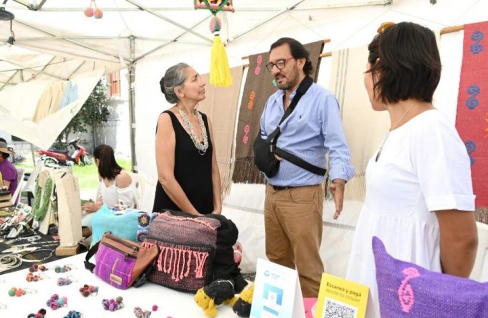 Emprendedores jujeños se muestran en feria navideña de artesanías