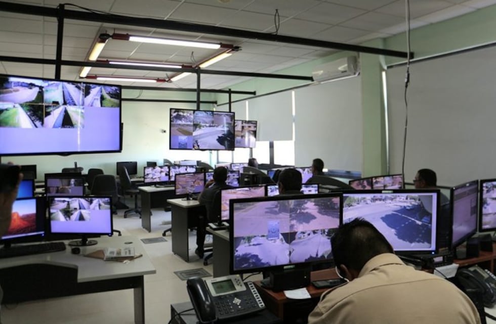 El Centro de Monitoreo de la Policía controla 150 cámaras instaladas en Santa Rosa