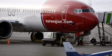 Grounded Boeing 737 Max 8 passenger plane of the Norwegian low-cost airline Norwegian is seen parked on the tarmac at Helsinki Airport in Vantaa, Finland March 13, 2019\u002E Lehtikuva/Heikki Saukkomaa via REUTERS ATTENTION EDITORS - THIS IMAGE WAS PROVIDED BY A THIRD PARTY\u002E NO THIRD PARTY SALES\u002E NOT FOR USE BY REUTERS THIRD PARTY DISTRIBUTORS\u002E FINLAND OUT\u002E NO COMMERCIAL OR EDITORIAL SALES IN FINLAND\u002E inmovilizacion flota avion boeing 737 max tras detectar fallo fallas tecnicas en avion boeing 737 max 8