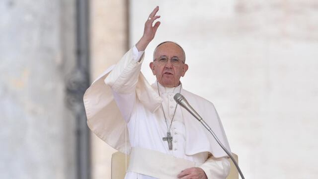 Vatican City (Vatican City State (holy See)), 30/04/2017.- Pope Francis during an audience with Azione Cattolica Italiana in St. Peter's Square, Vatican City, 30 April 2017. Azione Cattolica Italiana is a Roman Catholic lay association in Italy. (Papa, Italia) EFE/EPA/GIORGIO ONORATI ciudad del vaticano papa Francisco audiencia semanal general del papa religion iglesia catolica