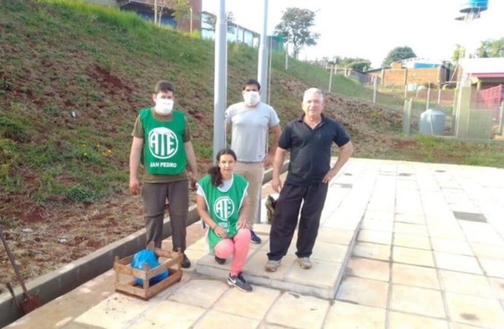 La Escuela n°924 de San Pedro celebra su noveno aniversario plantando árboles