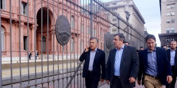 Cornejo en la Casa Rosada, a la salida de la reunión de gobernadores con Macri\u002E