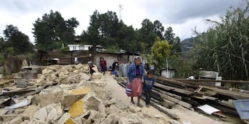 View of damages caused by the earthquake, which mainly hit Mexico, in Tacana municipality, San Marcos departament, Guatemala, on the border with Mexico, 320 km from Guatemala City, on September 8, 2017\u002E \nMexico was severely jolted overnight by an 8\u002E2 magnitude earthquake - the most powerful in a century - which was also felt in much of Guatemala, which borders the southern Mexican state of Chiapas, leaving four people injured and many homes damaged in this Central American country\u002E / AFP PHOTO / JOHAN ORDONEZ