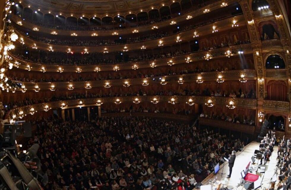 Reabrió sus puertas el Teatro Colón con un homenaje a Piazzolla