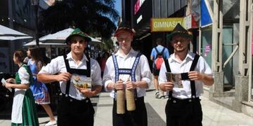 FIESTA DEL INMIGRANTE ALDEA SAN ANTONIO\nCrédito: Aldea San Antonio