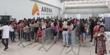 Masiva concurrencia de beneficiarios de la \