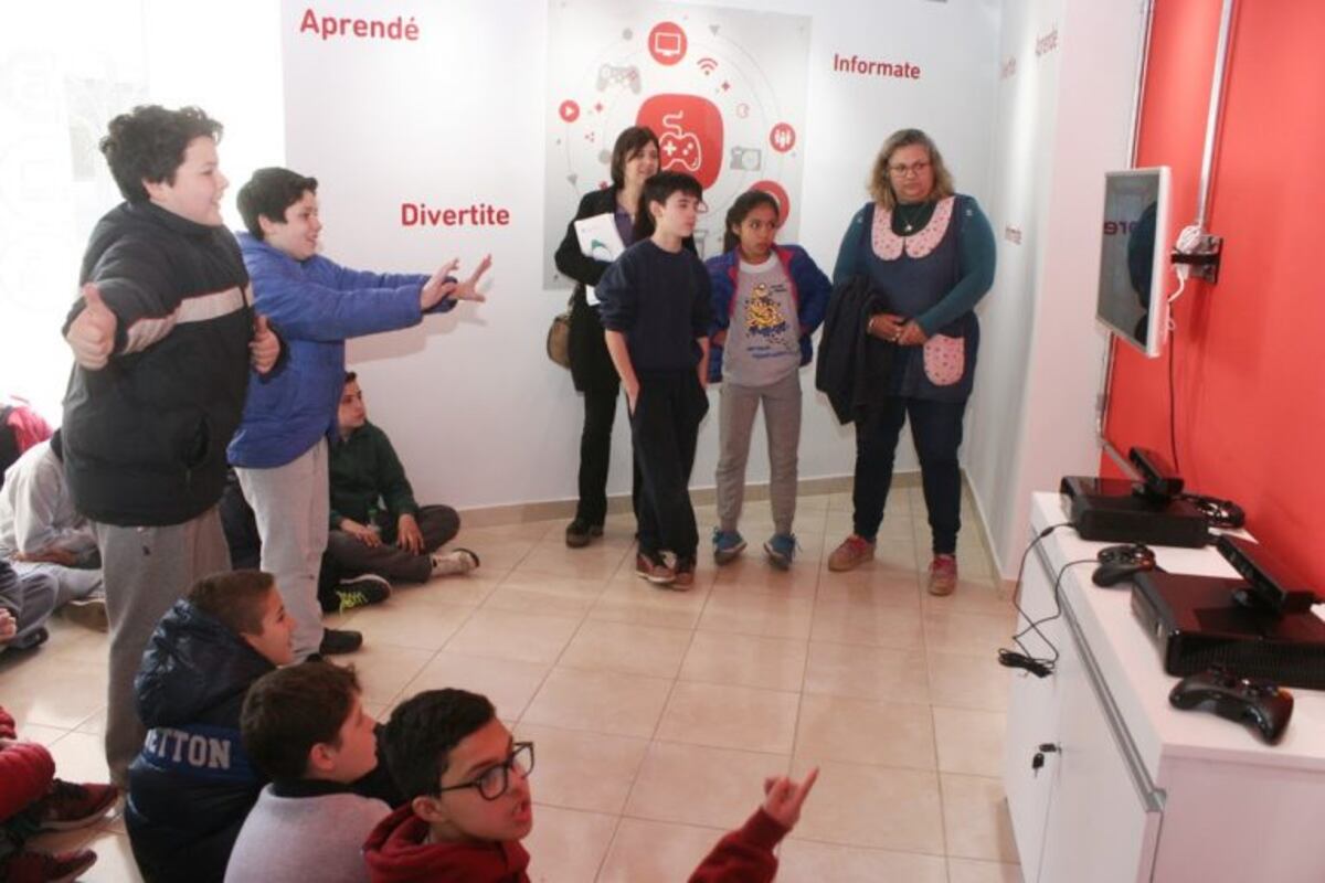 Alumnos de Arroyito visitan el Punto Digital