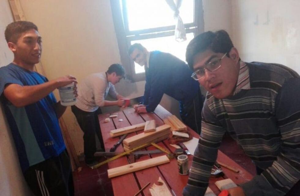 La Experiencia Cuenta: adultos mayores enseñan oficios a jóvenes en Mendoza