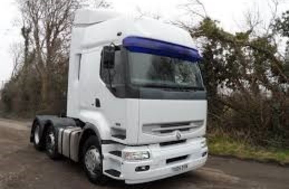 Incendio total de un camión en ruta provincial N°2