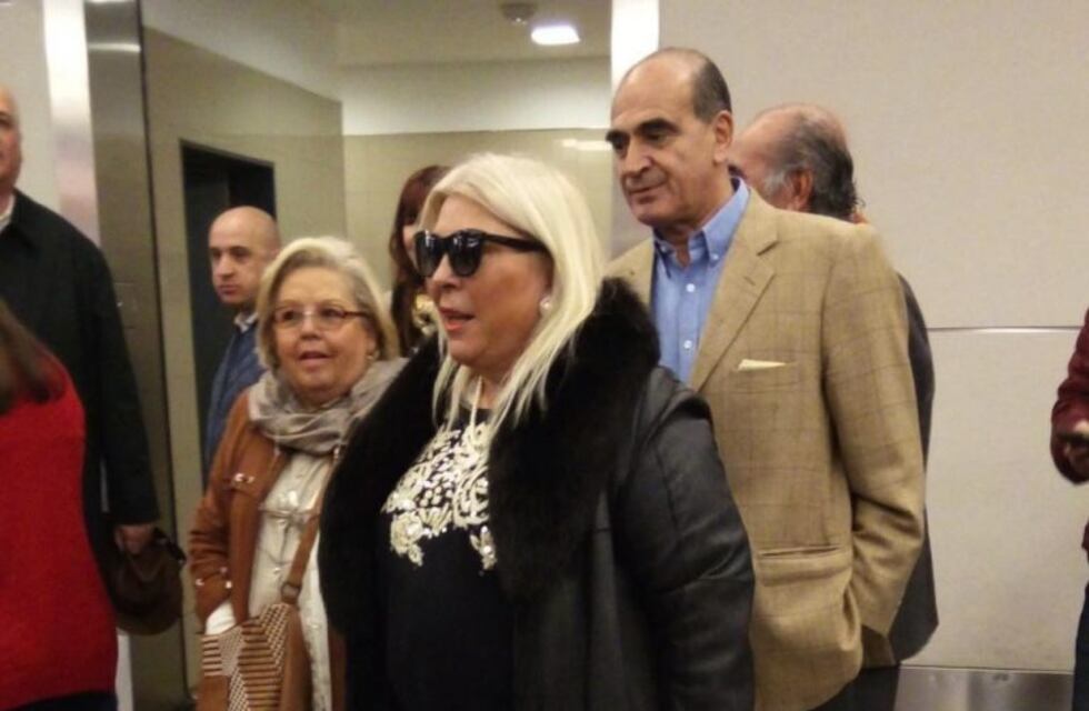 Elisa Carrió llegó a Mendoza para negociar listas con el gobernador