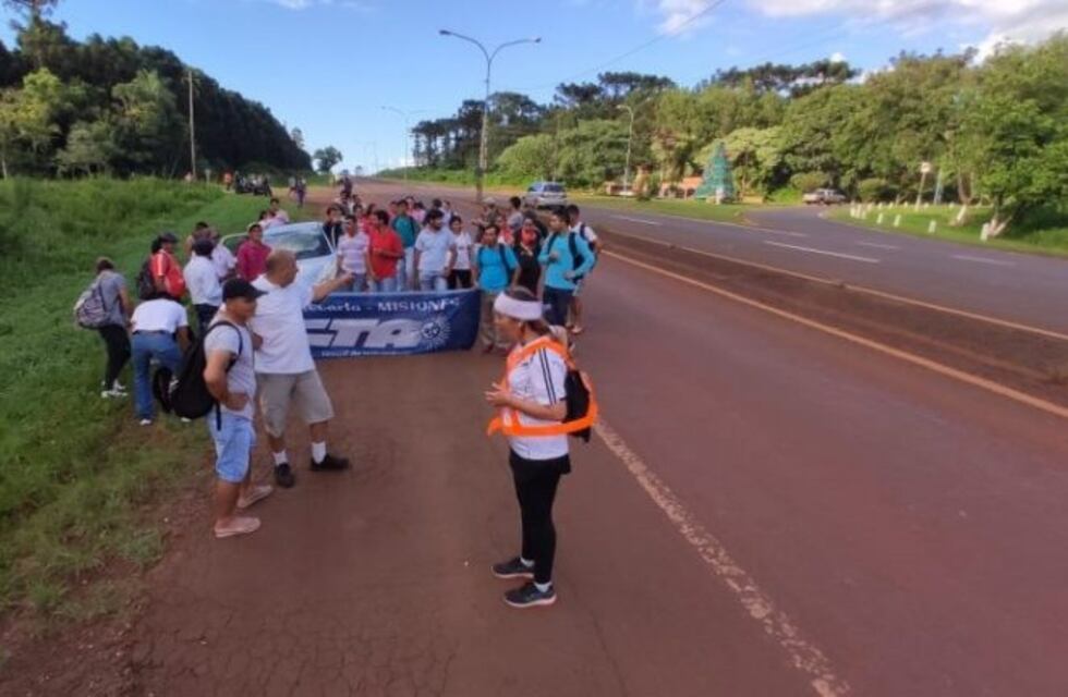 Un grupo de tareferos exigen el pago del juicio ganado a Anses