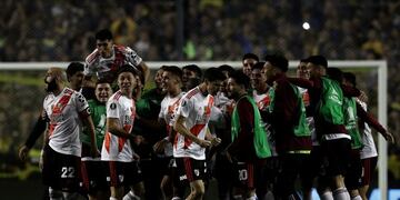 Despidieron al empleado de seguridad de Boca que festejó con los jugadores River\u002E (AFP)