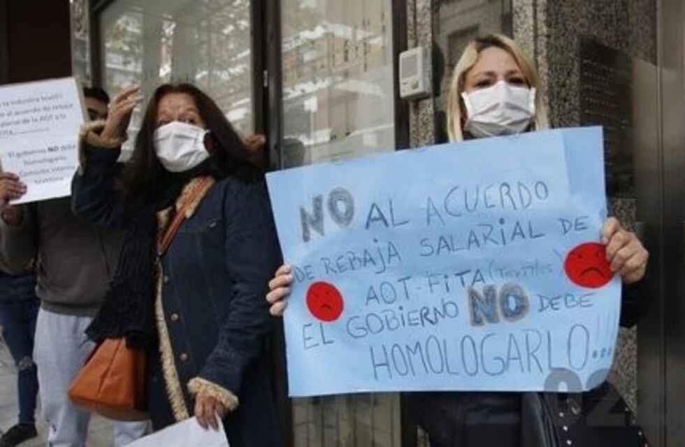 Tejedoras y trabajadores textiles rechazan que su salario se reduzca a la mitad