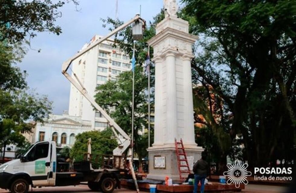 Pintura, arreglos florales y reparación de bancos en la Plaza 9 de Julio