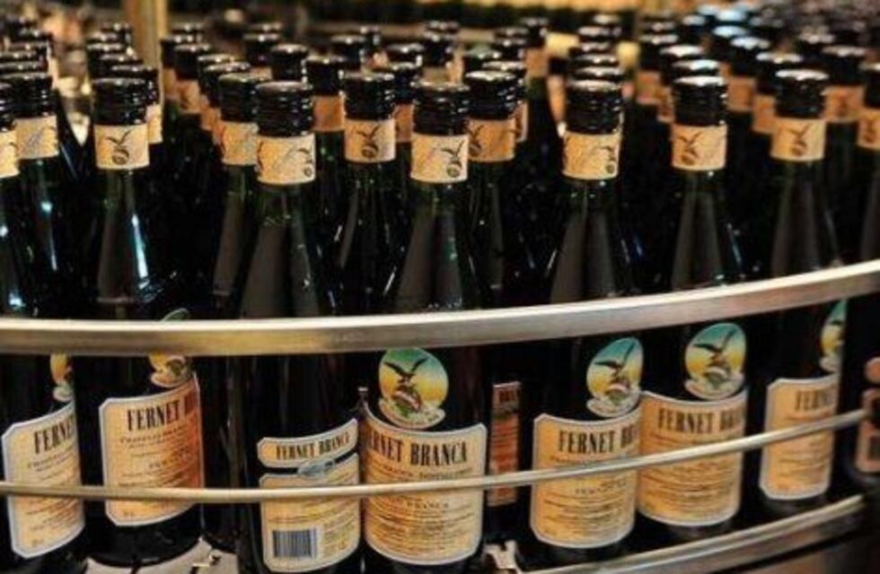 Cerró la fábrica de Fernet Branca por un caso de coronavirus