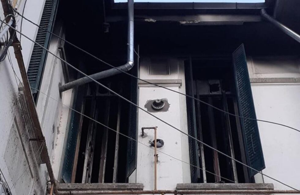 Evacuaron todos los pacientes del Agudo Ávila por un incendio en el primer piso