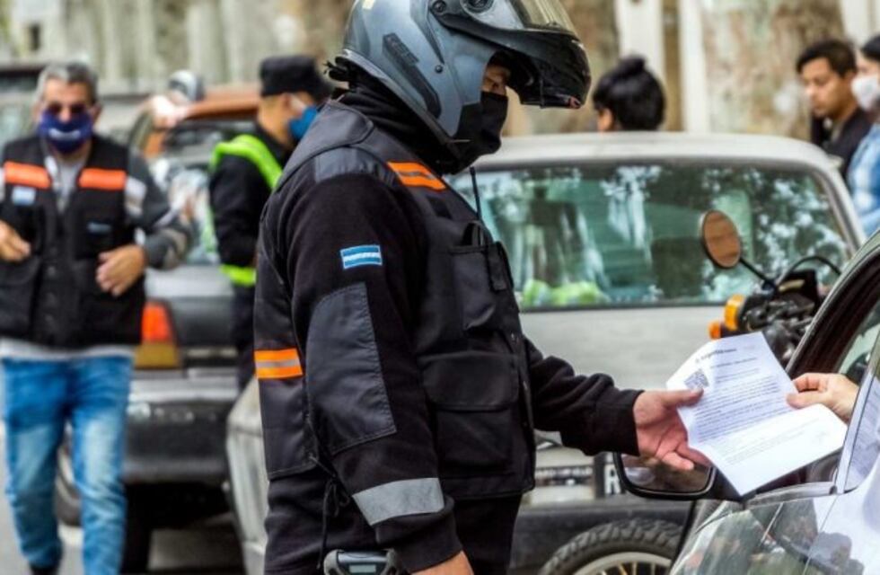Implementan más controles en el centro rosarino y regresaron las multas
