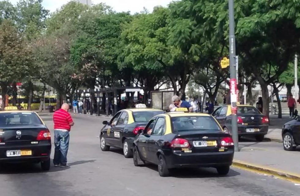 Una concejala denunció amenazas tras recibir una carta documento de taxistas