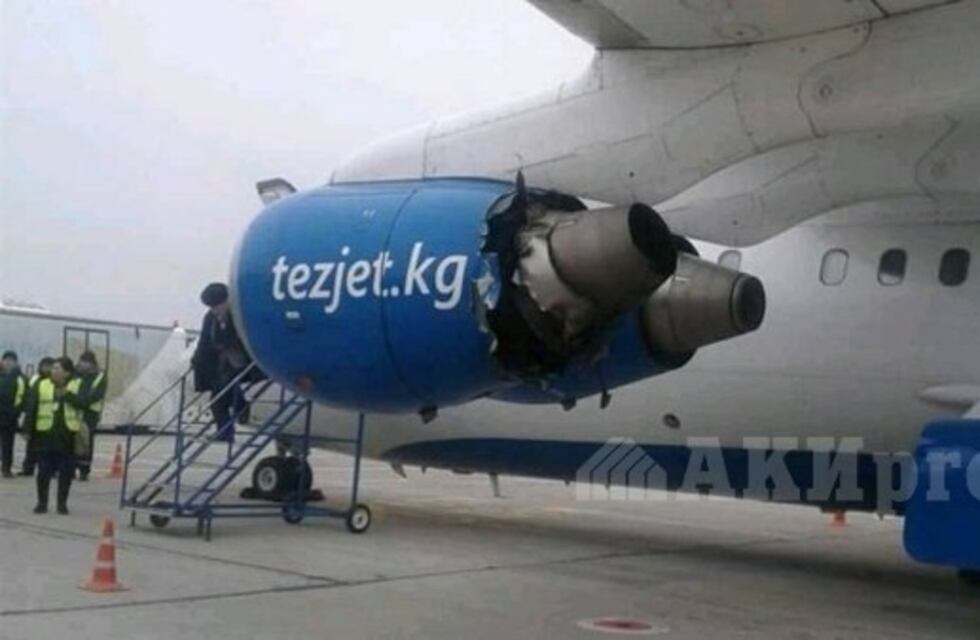 Un avión aterrizó de emergencia por la explosión de un motor