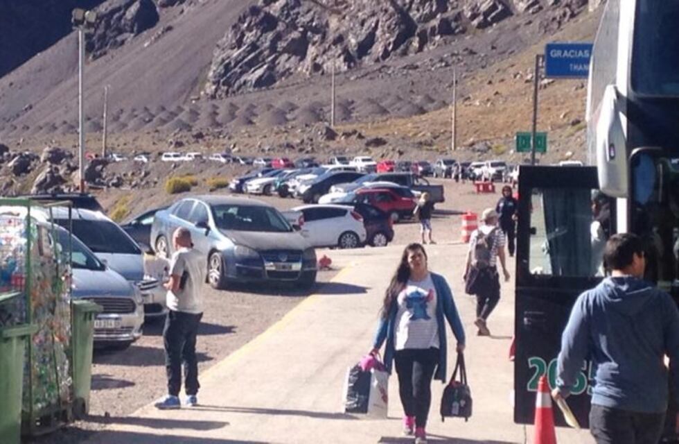 Hay entre dos y tres horas de demora para cruzar a Chile