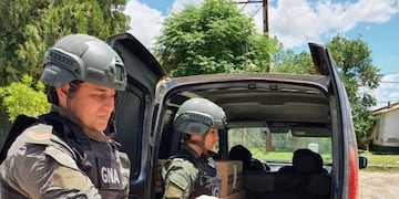 Los cigarrillos de contrabando y el vehículo quedaron secuestrados a disposición de la justicia federal