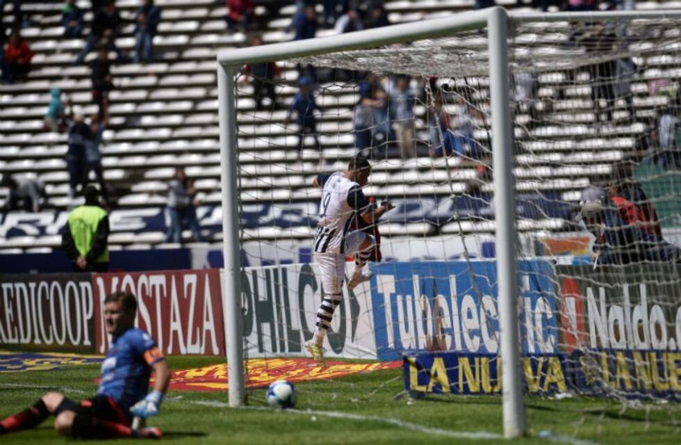Junior Arias: "Vamos a tener la suerte de ganarle en cancha de ellos, je"