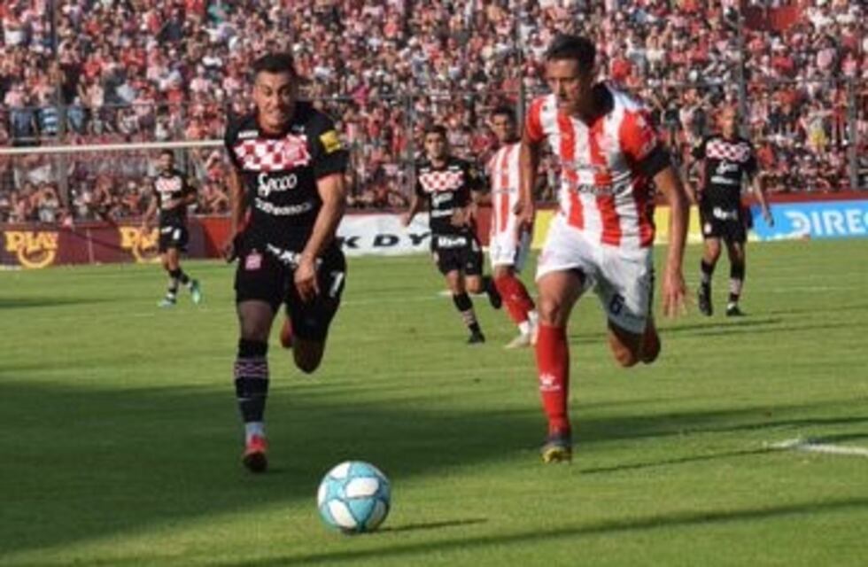 Lo ganaba Instituto pero San Martín (T) lo empató en el descuento, con gol del arquero Arce