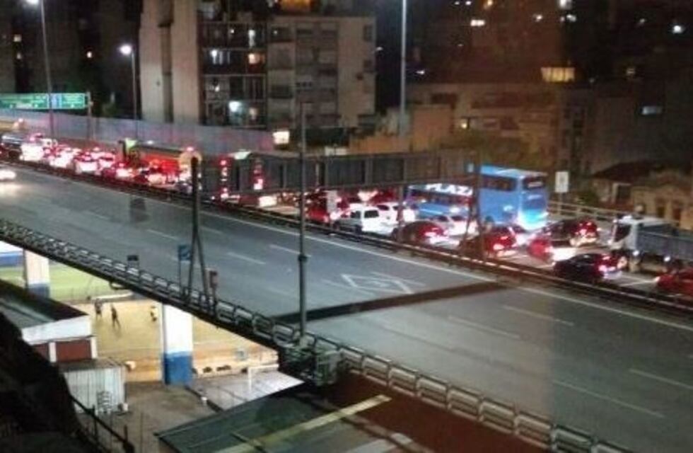 Un muerto en un accidente fatal en la autopista Buenos Aires-La Plata