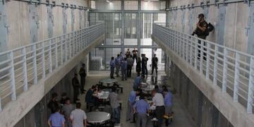 Las TOE allanaron un pabellón de Piñero tras la agresión a un interno que fue filmada y subida a las redes
