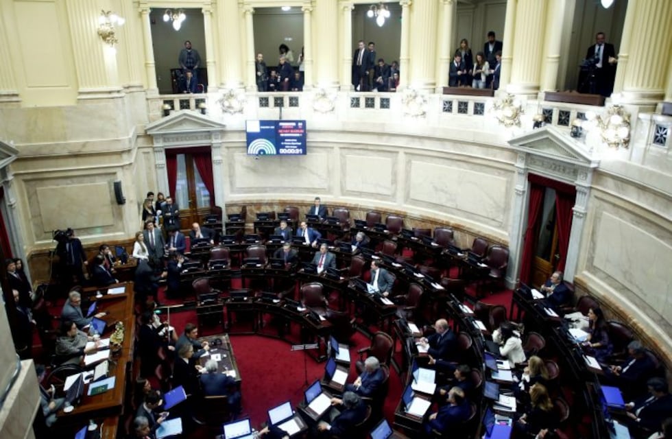 El Senado oficializó recortes en busca de una disminución del 30% del gasto
