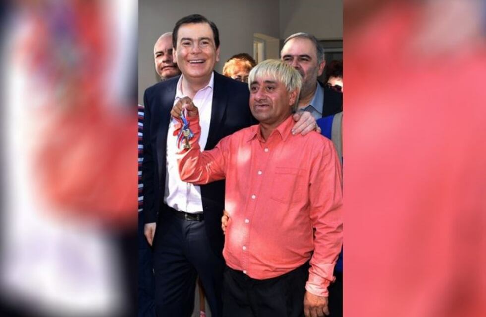 "Coo el Guarachero" le cantó a Zamora en agradecimiento por la vivienda