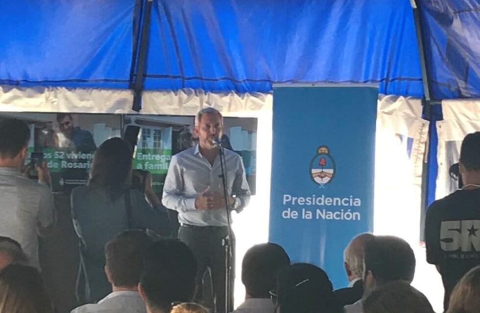 Tras la oferta de pago, Frigerio y Lifschitz compartieron un acto de entrega de viviendas