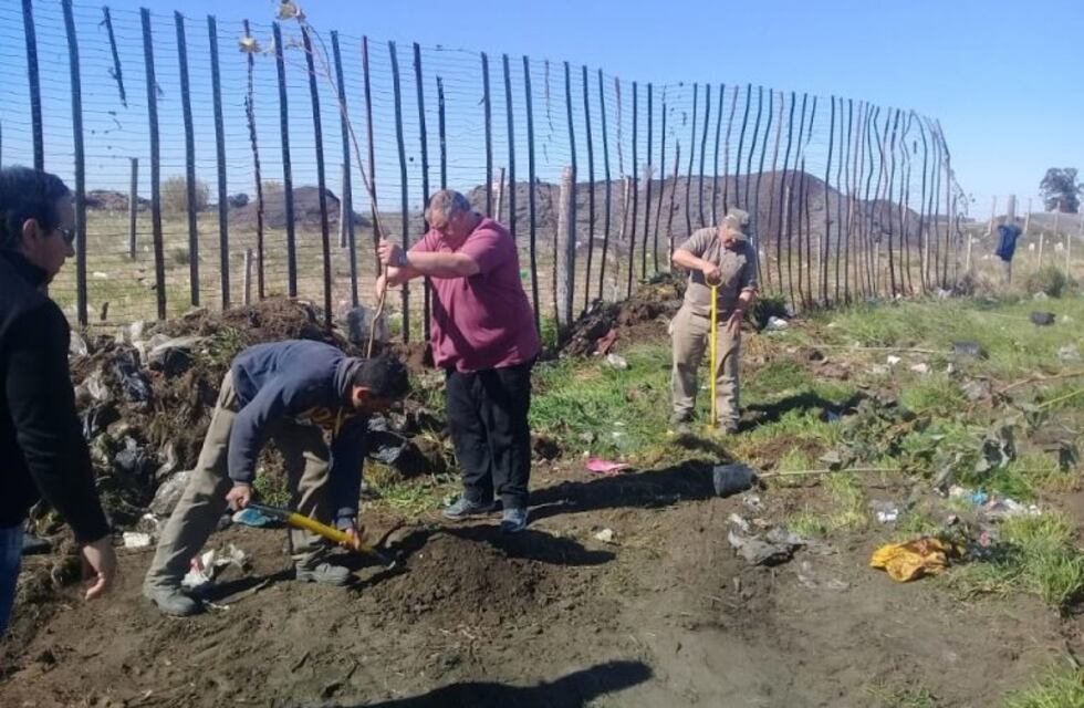 Trabajos de acondicionamiento en la Planta de Reciclado luego del incendio en San Francisco de Bellocq