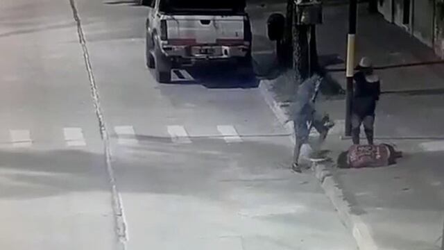 Pergamino: dos menores atacaron a un malabarista y lo dejaron en coma