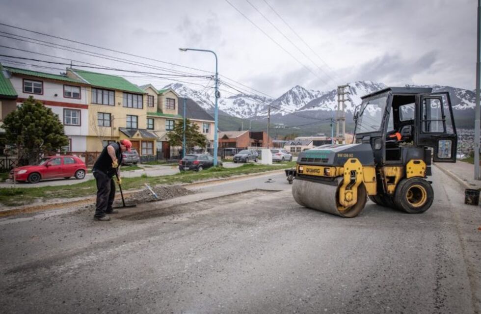 Municipalidad realizó trabajos de bacheo con su la Planta móvil en Calle Yrigoyen