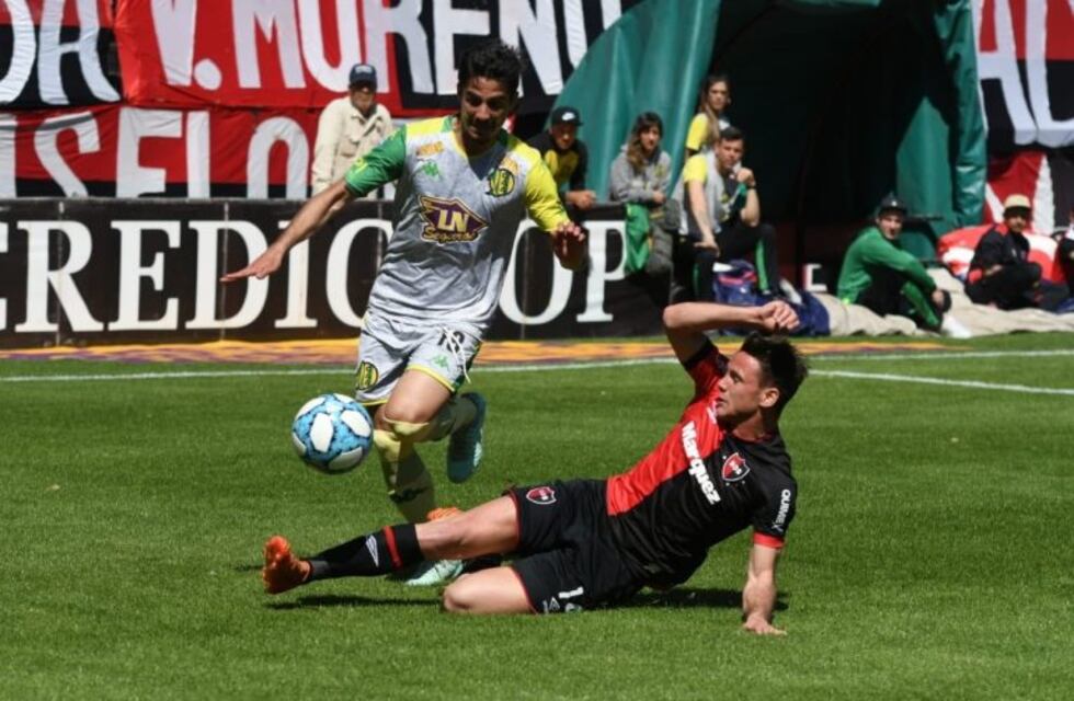 Aldosivi perdió en su visita a Rosario y no encuentra el rumbo