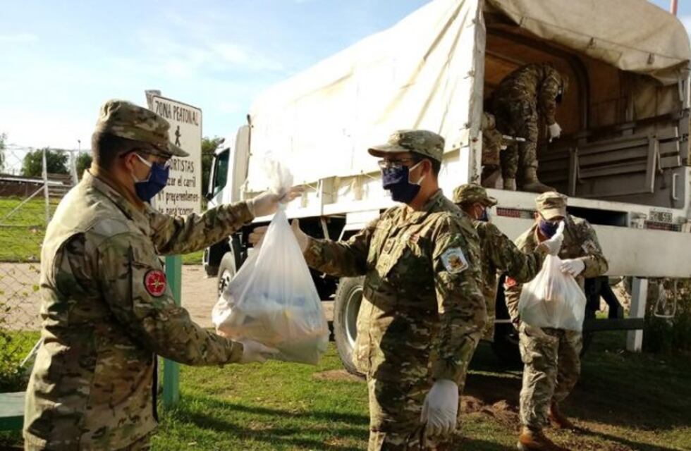 La Armada Argentina colaboró con las escuelas de Coronel Rosales