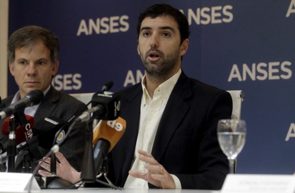 Basavilbaso dijo que el bono de fin de año "probablemente incluya" a los jubilados