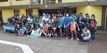 La actividad concluyó con los participantes plantando árboles en el lago Ziegler\u002E