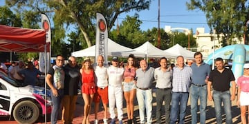 Famosos acompañaron el Rally Road