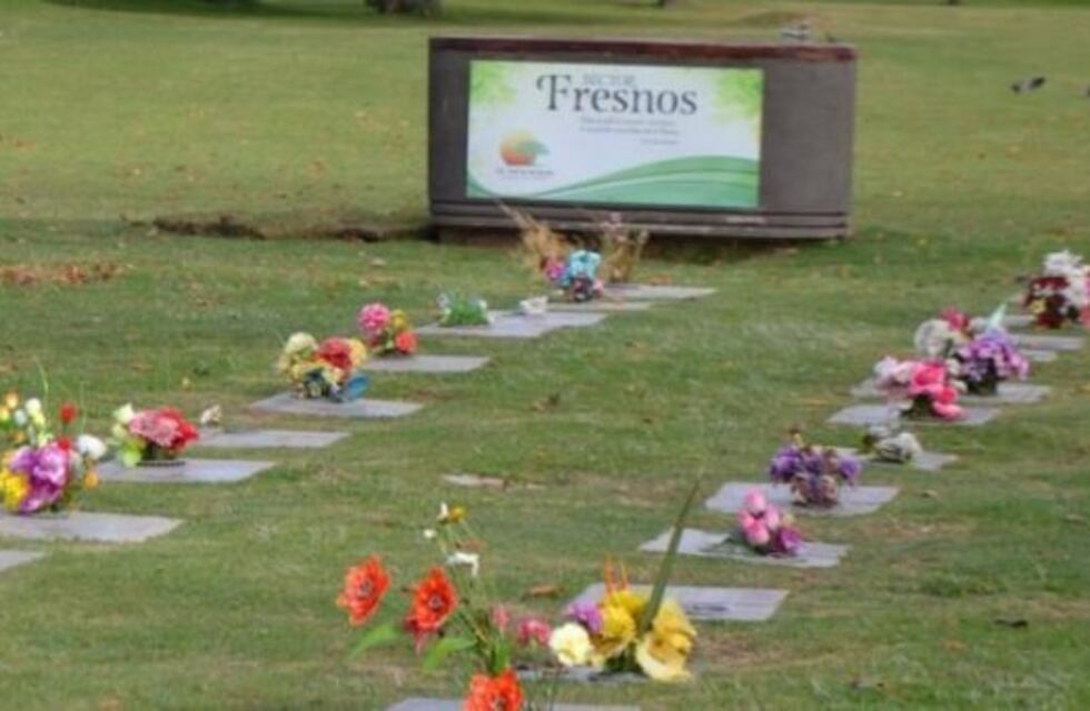 Tras 14 años, una madre logró poner nombre a la lápida de su bebé