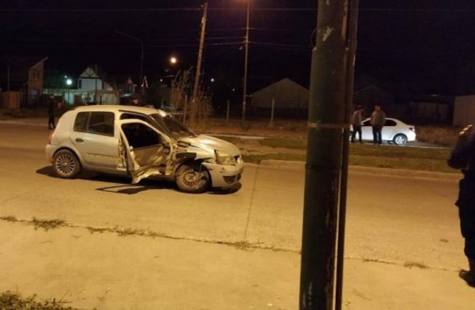 Importante choque en Esquel: un conductor se fugó