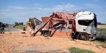 Vuelco de un camión cerca de Macachín (Letra B)
