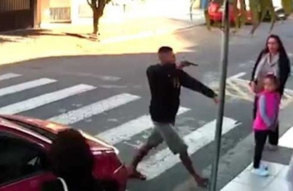 Brasil: una mujer policía mató a un ladrón frente a una escuela