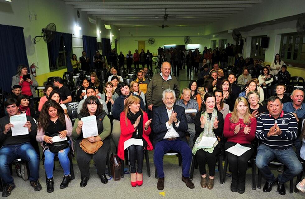 El gobernador entregó los primeros créditos de "San Luis Te Cuida"