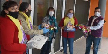 Coronavirus: Club de Leones entregó juegos didácticos a residentes del Hogarde Ancianos