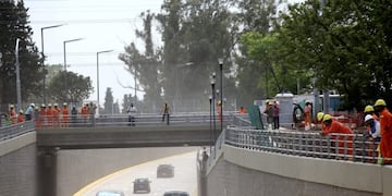 Obra del paso bajo nivel: Habilitan la rampa de Avenida 32 para el cruce de vehículos (Municipalidad de La Plata)