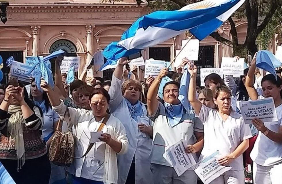 Profesionales de la salud se manifestaron en contra del aborto en la Plaza 9 de Julio