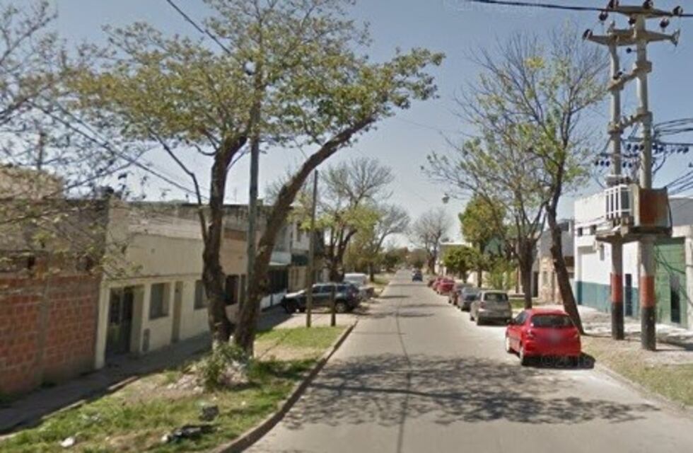 Después de dos incendios, a la dueña de un carro de comidas ahora el balearon la casa